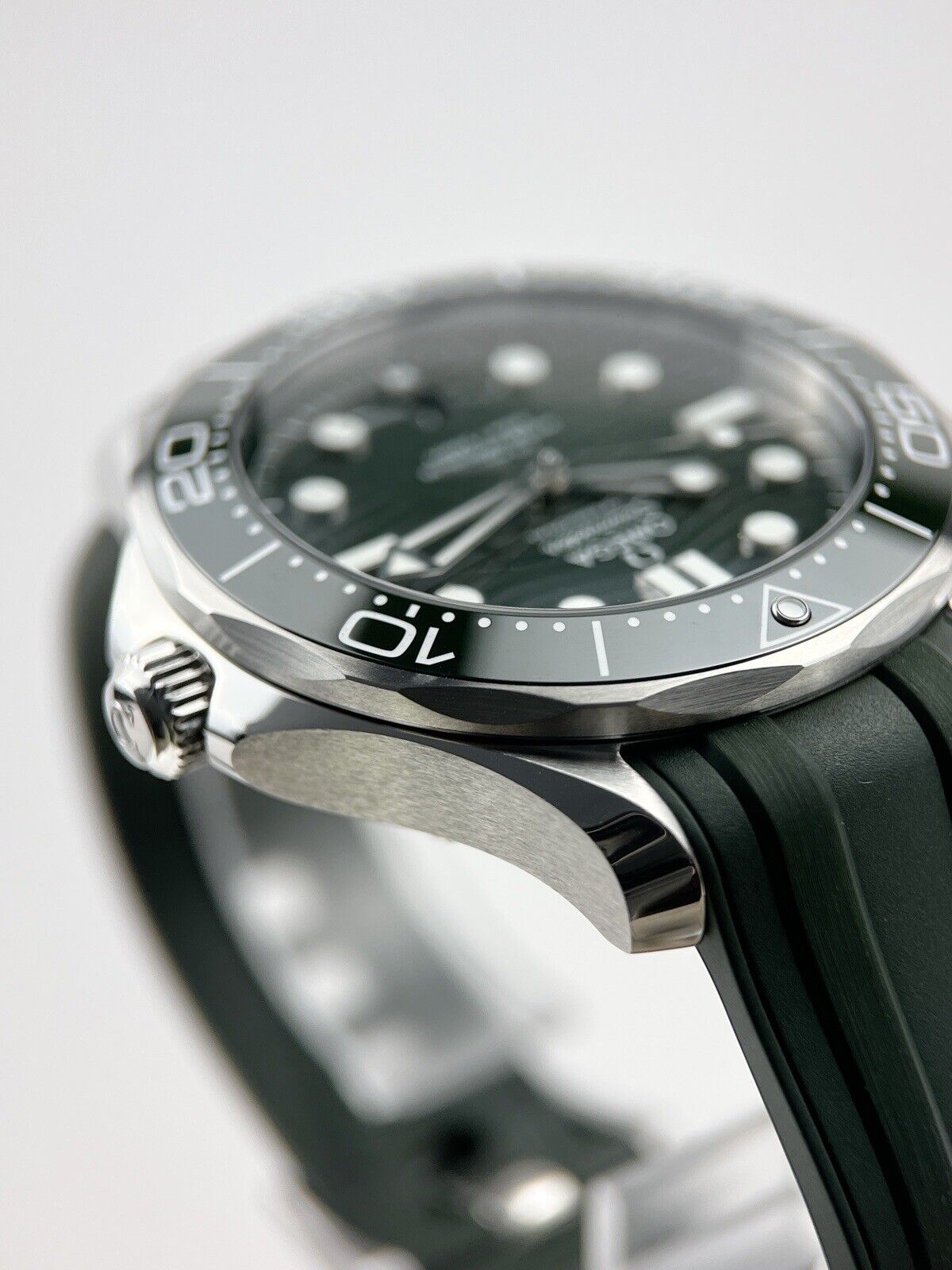 2023 Omega 210.30.42.20.01.001 Seamaster Diver 300m Green Dial Automatic B&P
