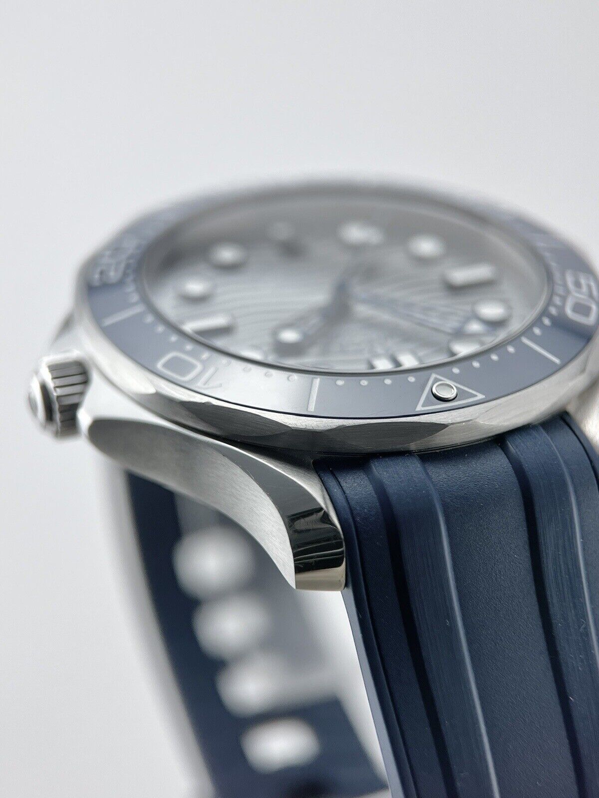 2022 Omega Seamaster 300m Blue Grey Wave Dial 42mm 210.32.42.20.06.001  - B/P