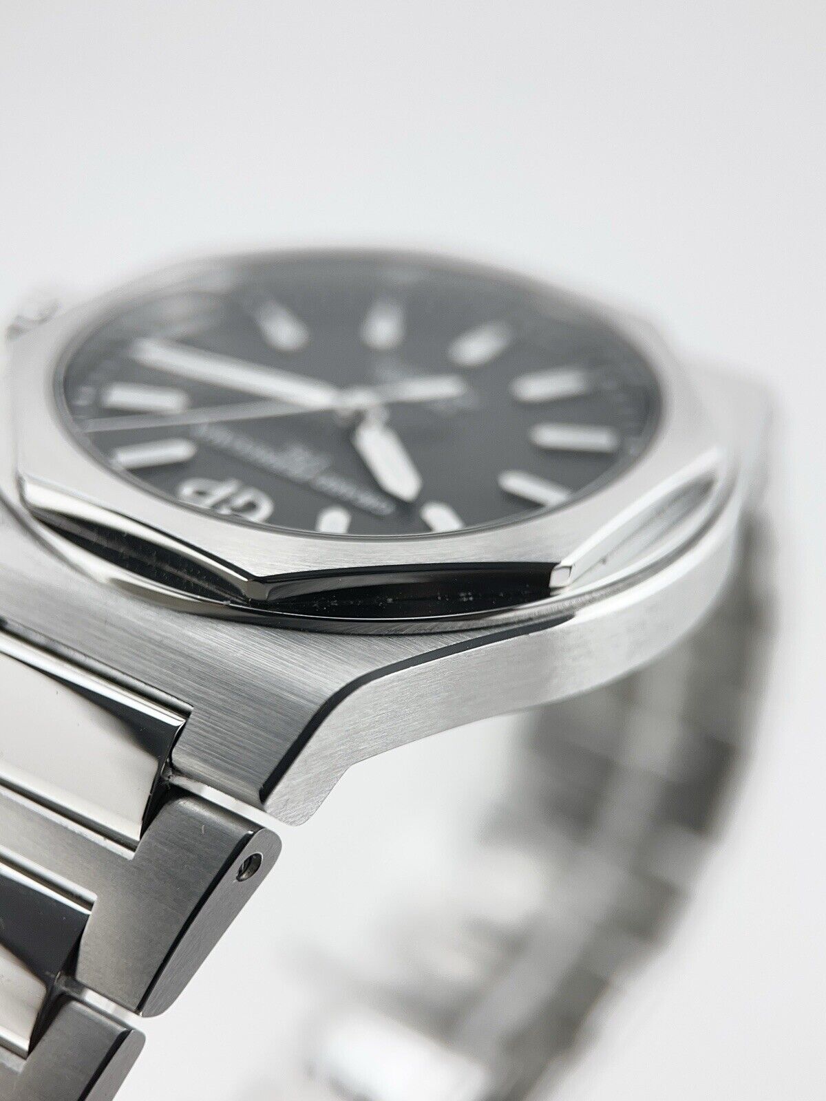 2019 Girard Perregaux Laureato Steel 42mm Black Dial Automatic Men’s Watch 81010