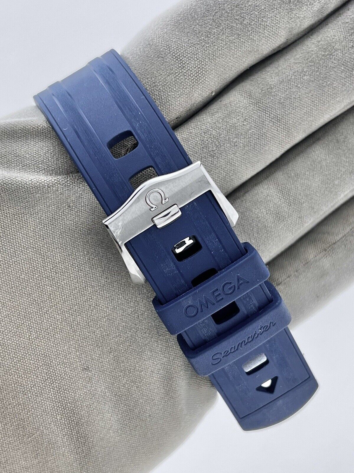 2022 Omega Seamaster 300m Blue Grey Wave Dial 42mm 210.32.42.20.06.001  - B/P