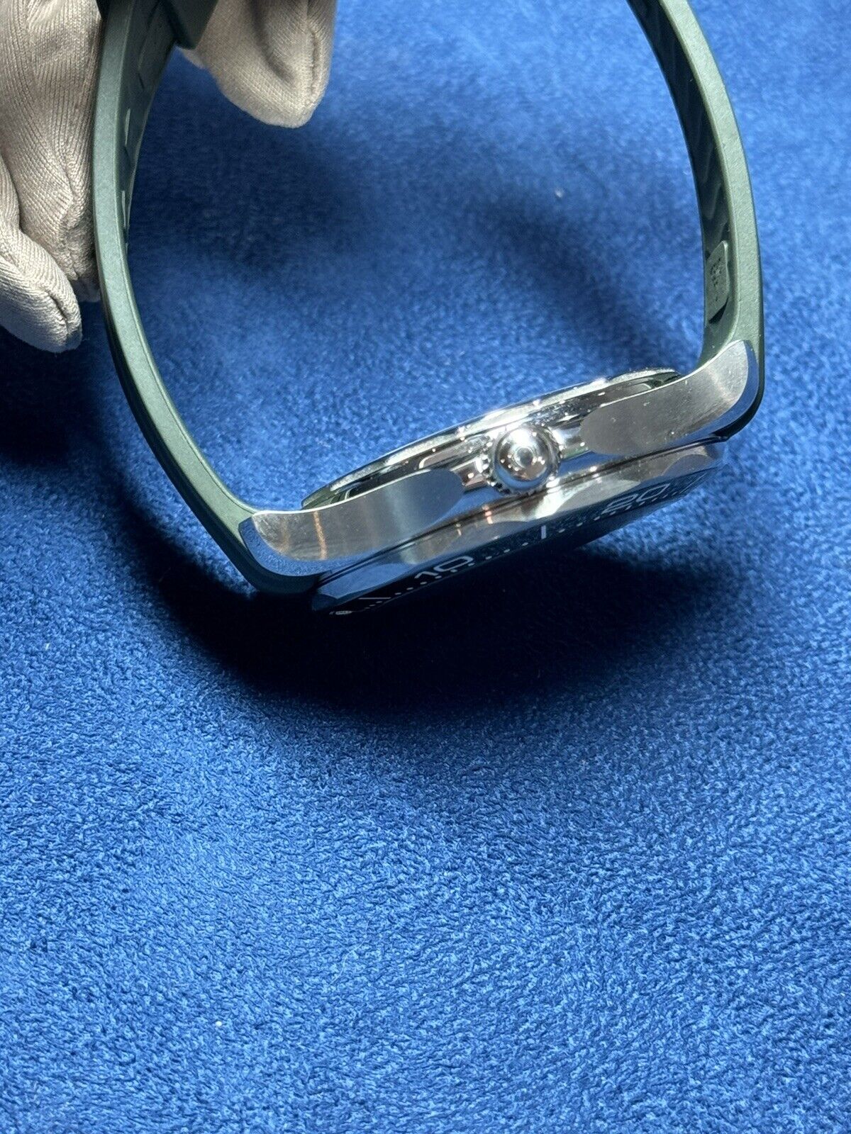 2022 Omega 210.32.42.20.10.001 Seamaster Diver 300m Green Dial Automatic B&P