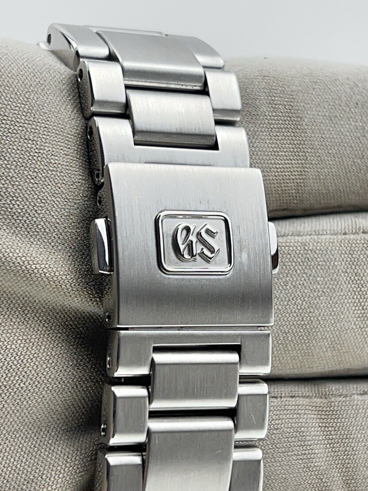 2021 Grand Seiko Steel Blue 39mm Quartz Men’s Watch SBGN005 - Box and Papers