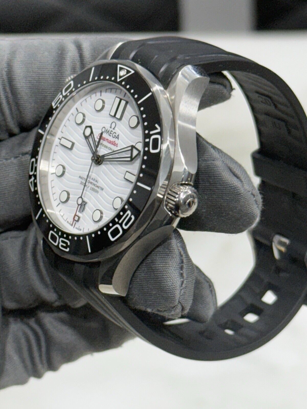 2021 Omega Seamaster Diver Steel White Dial Auto 42mm Watch 210.32.42.20.04.001