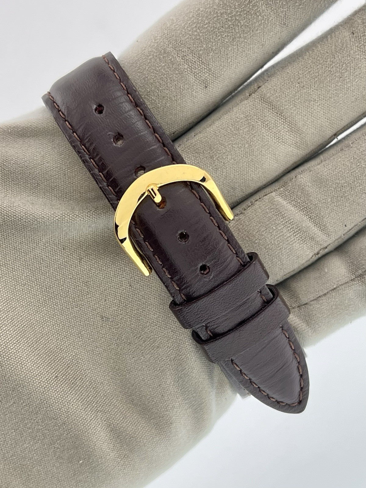 Patek Philippe Calatrava 18k Yellow Gold Silver Dial 33mm Manual Wind Watch 2573