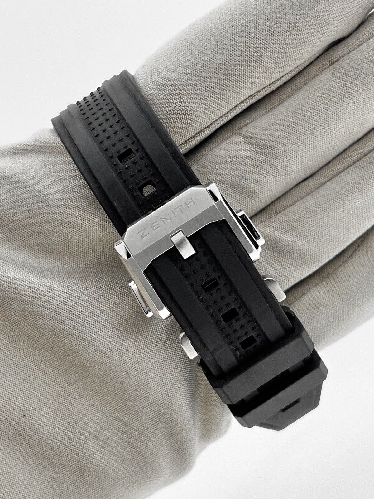 Zenith Defy Skyline Automatic 41mm Men’s Steel Watch Ref 03.9300.3620 Black Dial