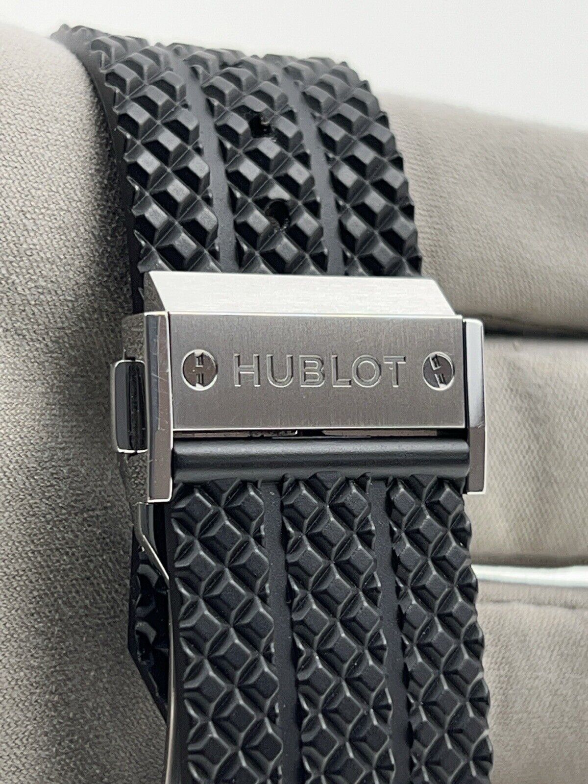 2015 Hublot Big Bang Steel 44mm Automatic Men’s Watch 301.SX.130.RX - B/P