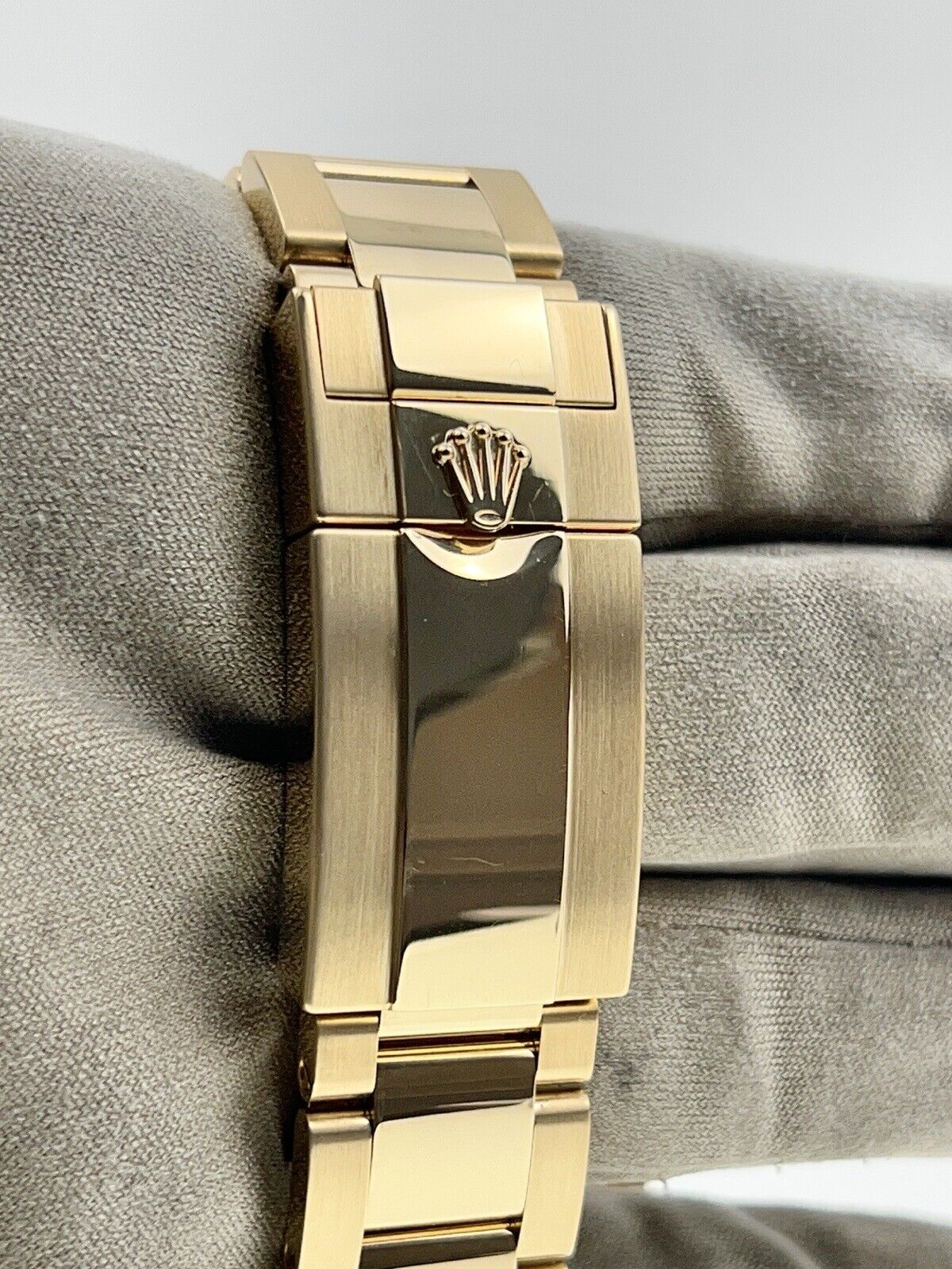 2022 Rolex Yachtmaster II 18k Yellow Gold 44mm Automatic Men’s Watch 116688