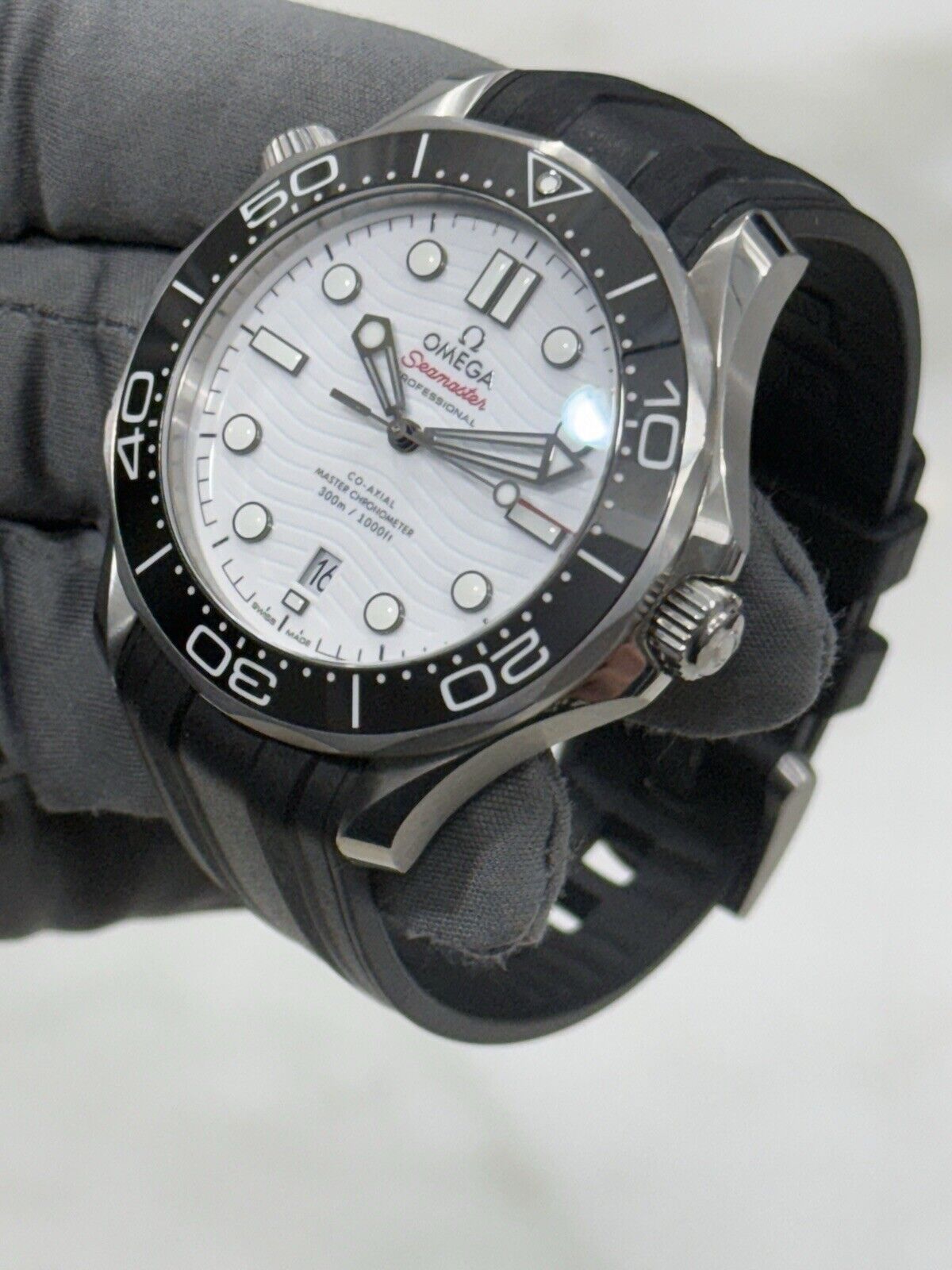 2021 Omega Seamaster Diver Steel White Dial Auto 42mm Watch 210.32.42.20.04.001