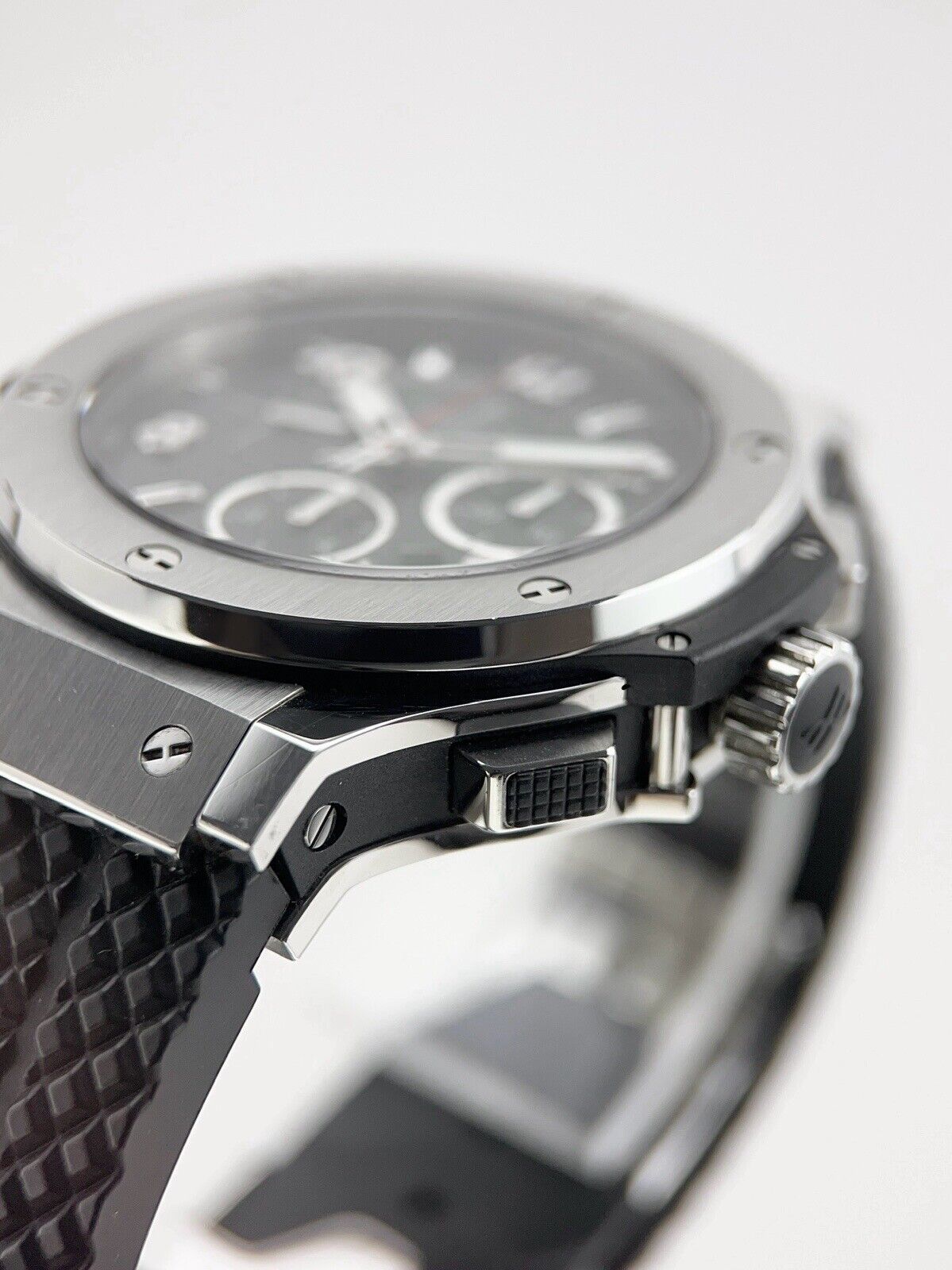 2015 Hublot Big Bang Steel 44mm Automatic Men’s Watch 301.SX.130.RX - B/P