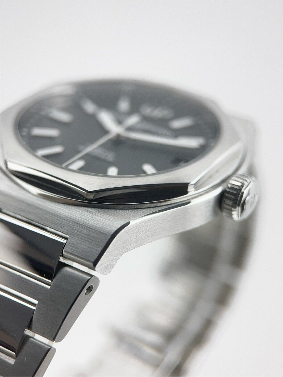 2019 Girard Perregaux Laureato Steel 42mm Black Dial Automatic Men’s Watch 81010