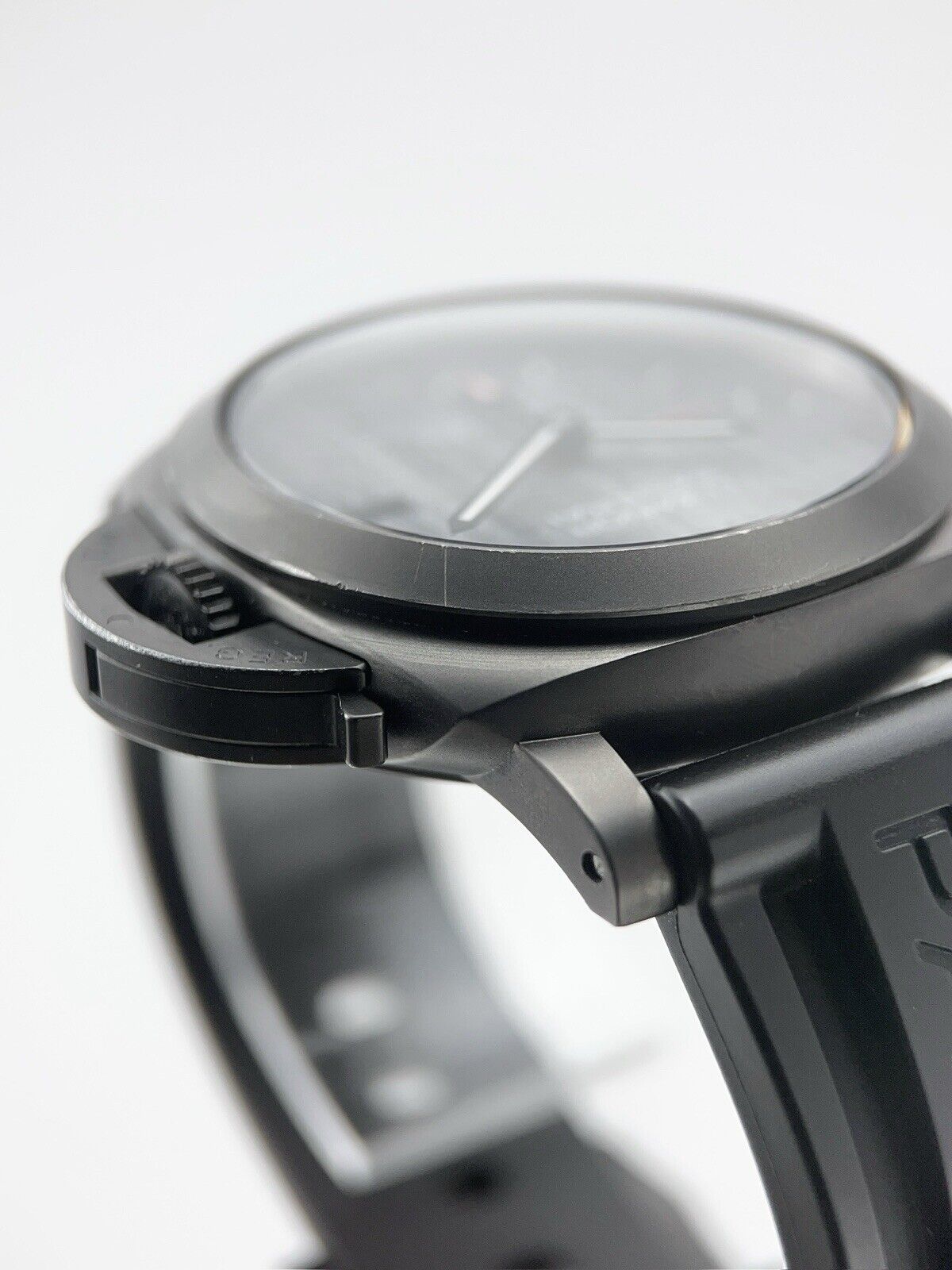 2020 Panerai Luminor Luna Rossa Titanium 44mm Automatic Men’s Watch PAM01036