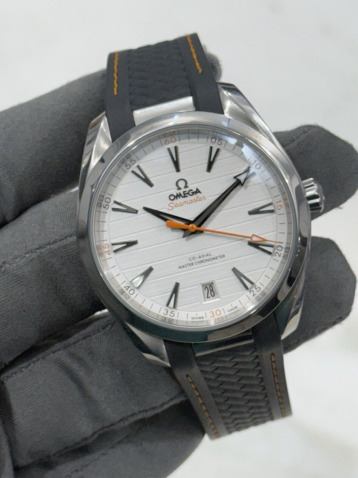 2021 Omega Seamaster Aqua Terra Automatic Rubber Strap Watch 220.12.41.21.02.002