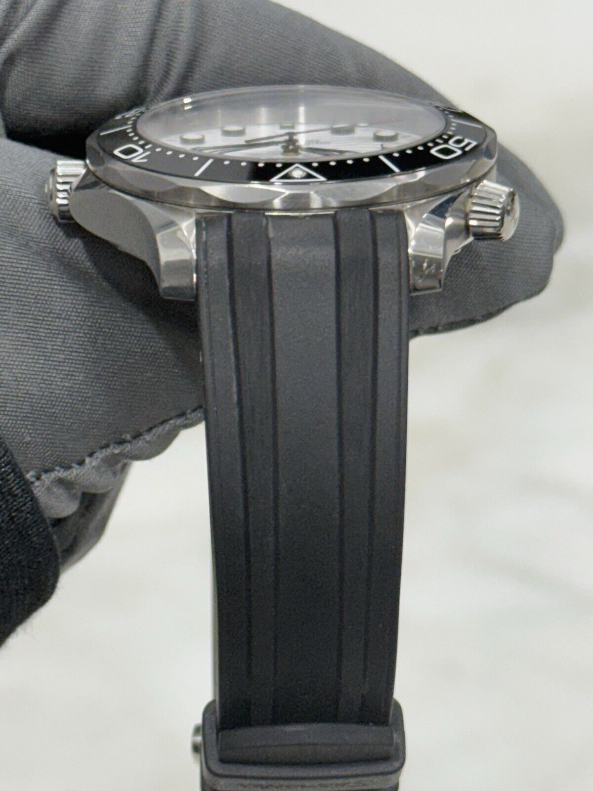 2021 Omega Seamaster Diver Steel White Dial Auto 42mm Watch 210.32.42.20.04.001