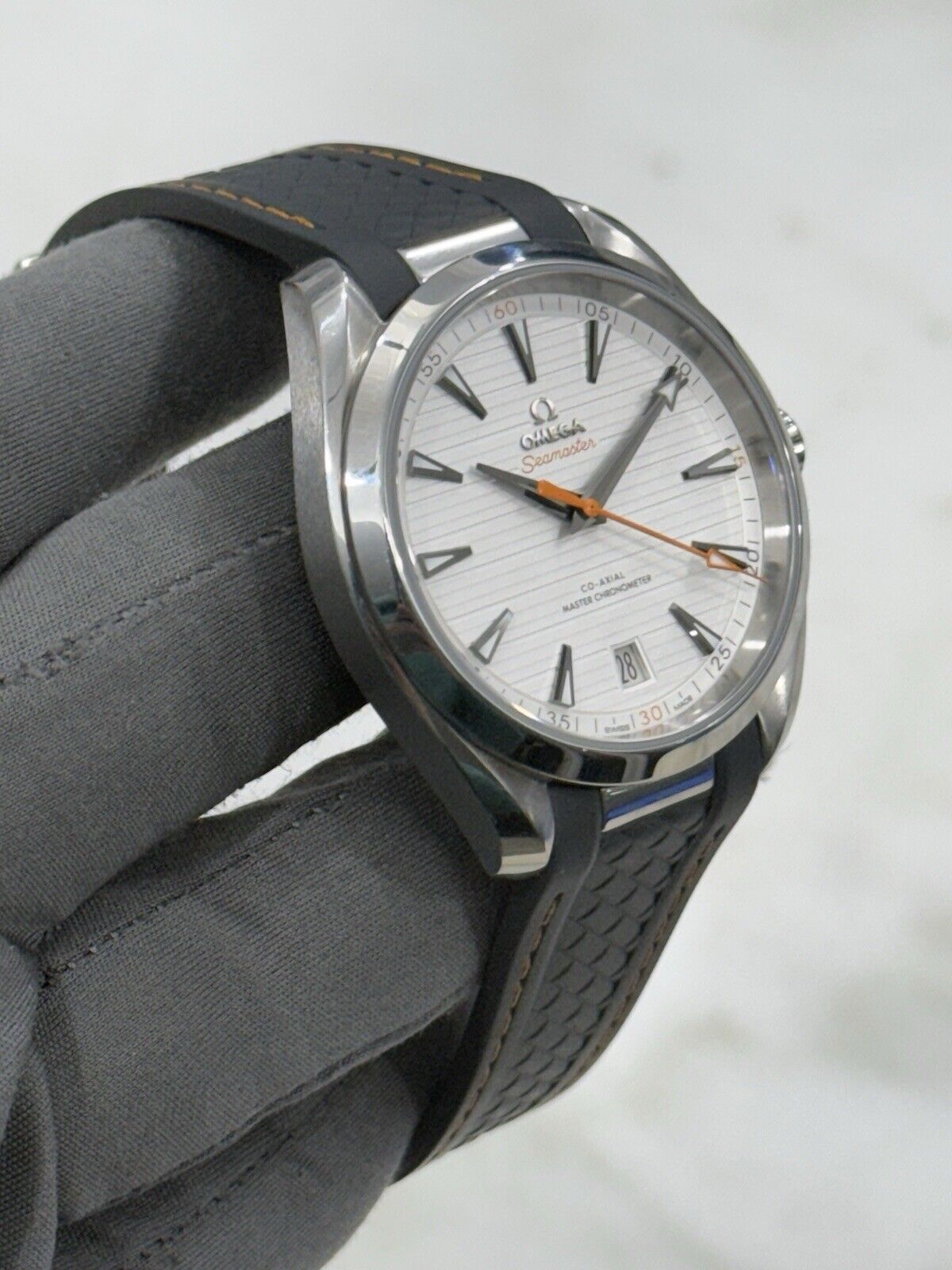 2021 Omega Seamaster Aqua Terra Automatic Rubber Strap Watch 220.12.41.21.02.002