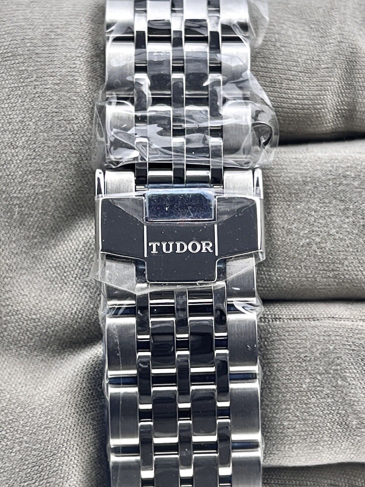 2022+ NEW TUDOR  Tudor 1926 91450-0005 Opaline Dial Unisex Watch B&P