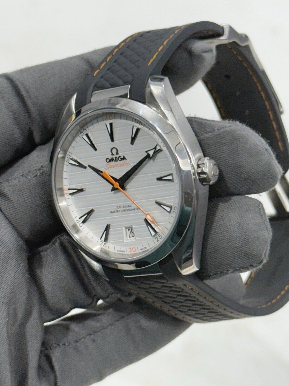 2021 Omega Seamaster Aqua Terra Automatic Rubber Strap Watch 220.12.41.21.02.002