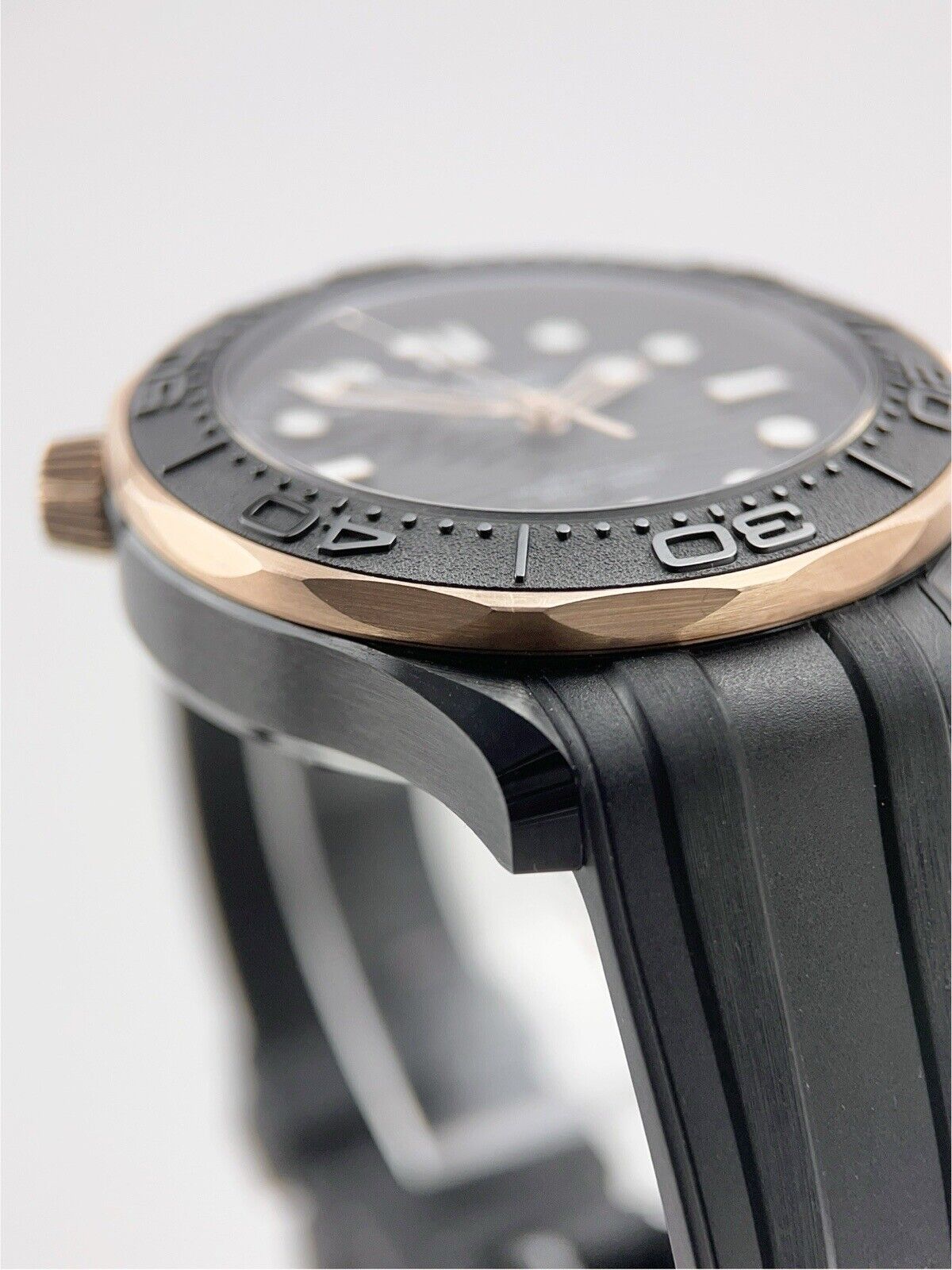 2022 Omega Seamaster Diver 300m Ceramic Black 43.5mm 210.62.44.20.01.001 - B/P