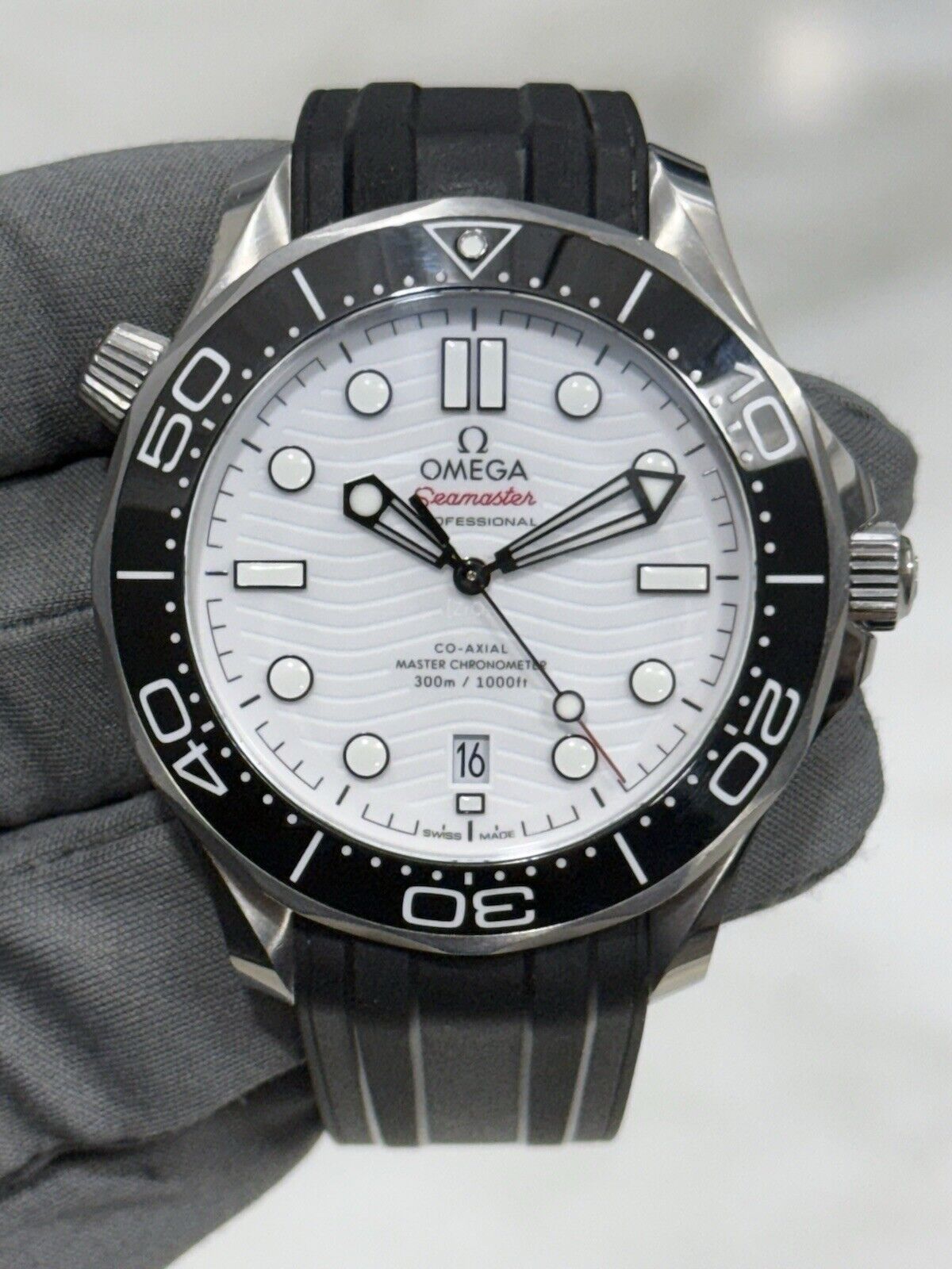 2021 Omega Seamaster Diver Steel White Dial Auto 42mm Watch 210.32.42.20.04.001