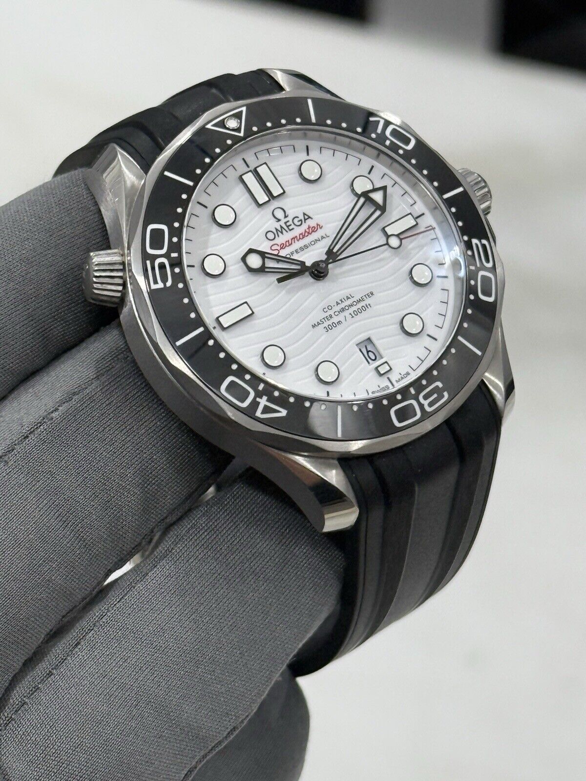 2021 Omega Seamaster Diver Steel White Dial Auto 42mm Watch 210.32.42.20.04.001