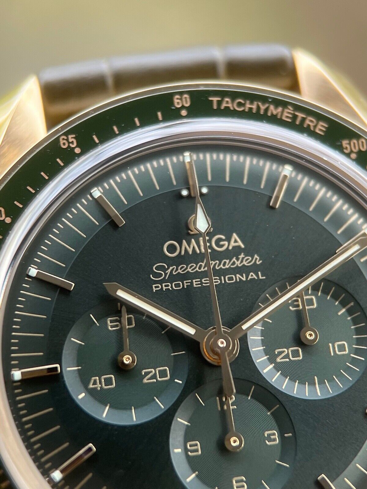 2023 NEW Omega Speedmaster Professional MOONSHINE GREEN Moonwatch B/P