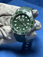 2022 Omega 210.32.42.20.10.001 Seamaster Diver 300m Green Dial Automatic B&P