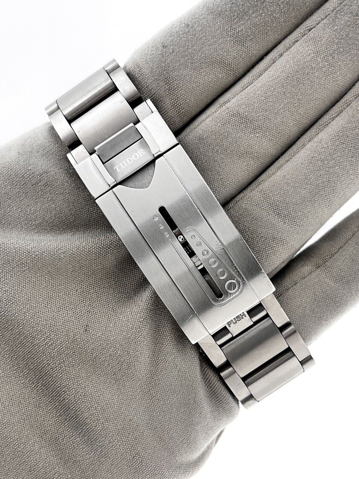 2022 Tudor Pelagos Black Dial Titanium Men's Watch 25600TN - Box/Papers