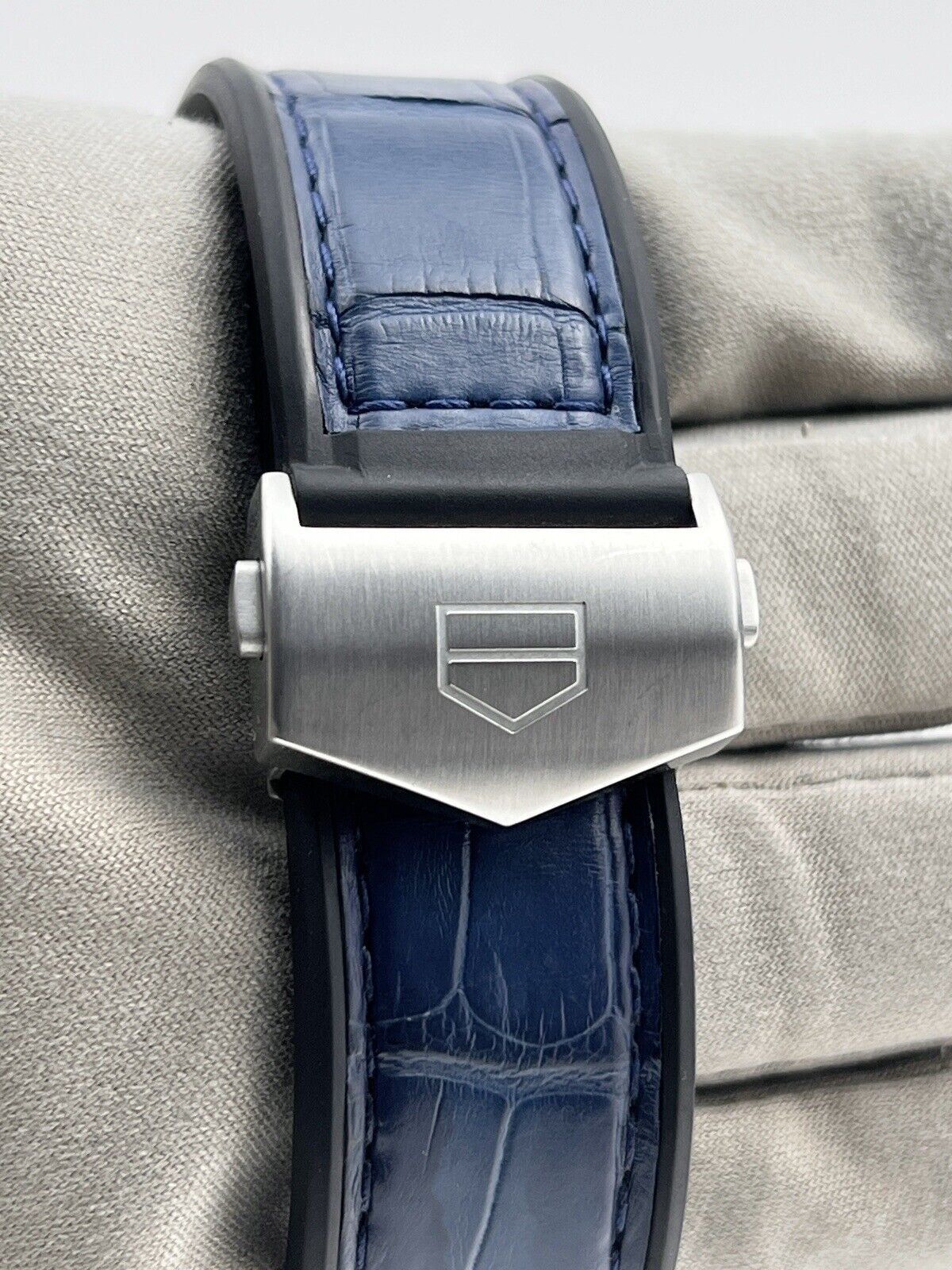 2020 Tag Carrera Caliber Heuer 01 CAR201T Men's Watch 43mm - Box And Papers