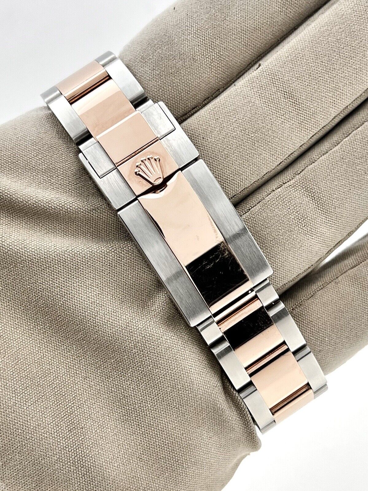 2022 Rolex GMT-Master II Two-Tone Root Beer Rose Gold 40mm Watch 126711CHNR