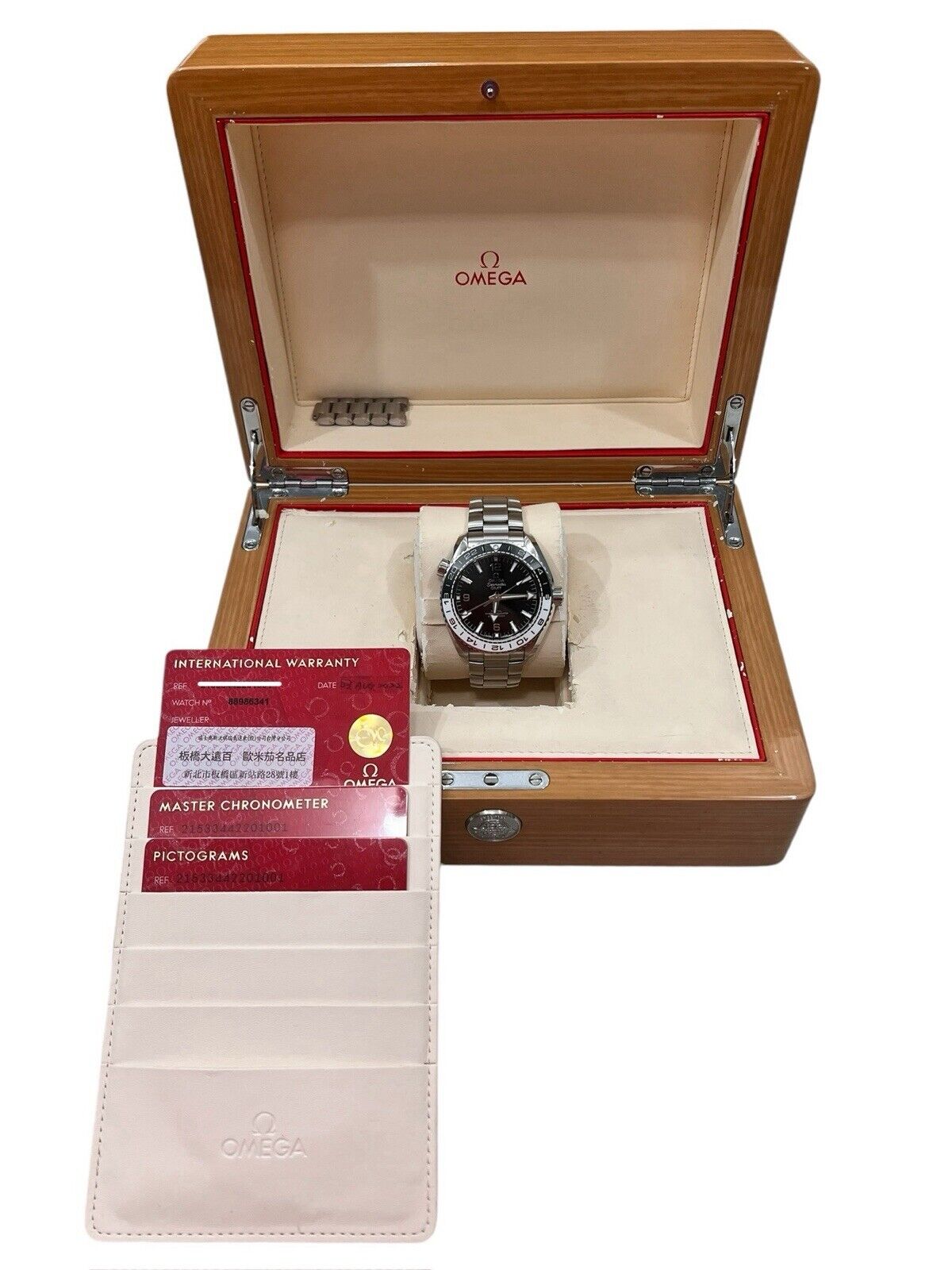 2022 Omega Seamaster Planet Ocean Oreo Bezel 44mm Automatic 215.33.44.22.01.001