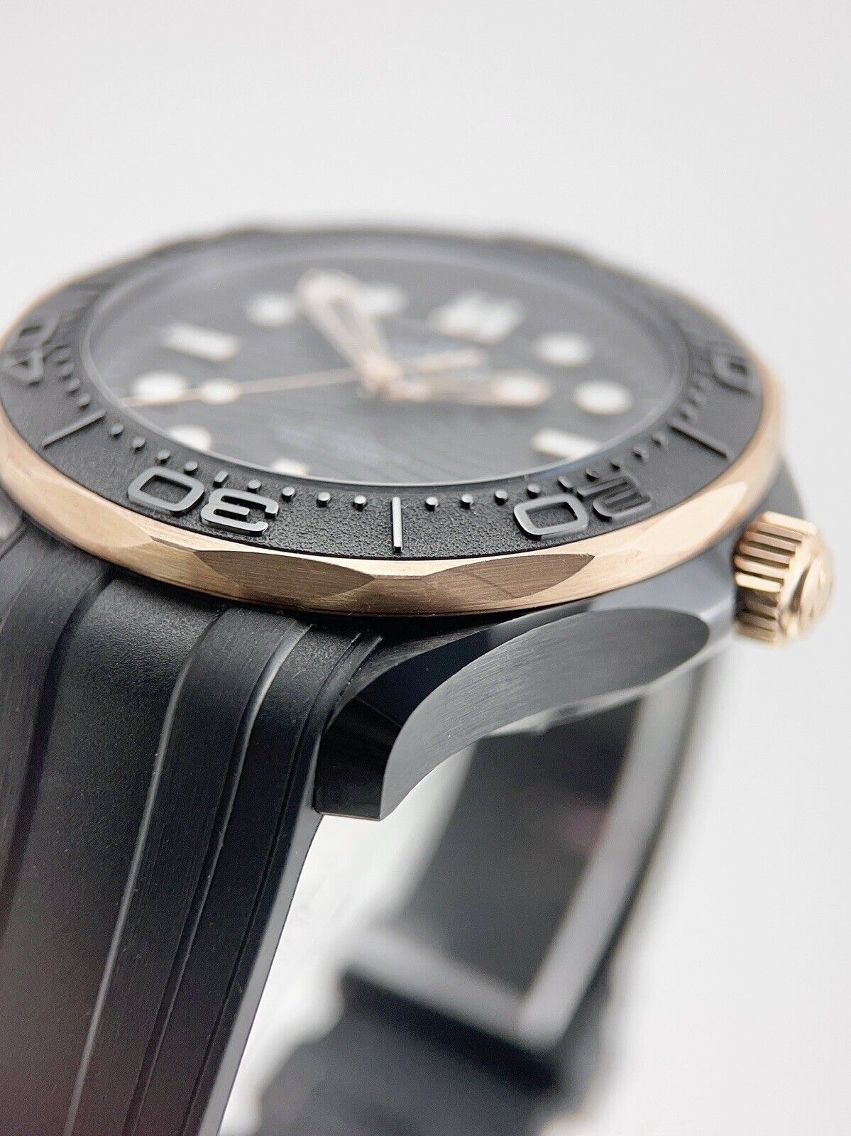 2022 Omega Seamaster Diver 300m Ceramic Black 43.5mm 210.62.44.20.01.001 - B/P