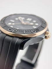 2022 Omega Seamaster Diver 300m Ceramic Black 43.5mm 210.62.44.20.01.001 - B/P