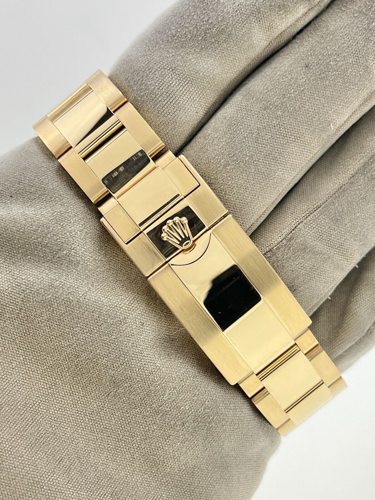 2022 Rolex Yachtmaster II 18k Yellow Gold 44mm Automatic Men’s Watch 116688