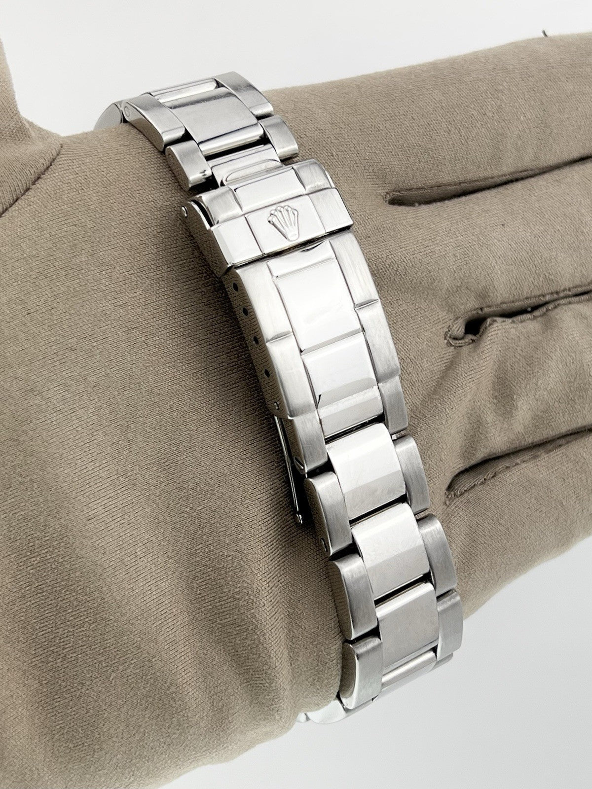 Rolex Yacht-Master Stainless Steel Silver Dial 40mm Automatic Men’s Watch 16622