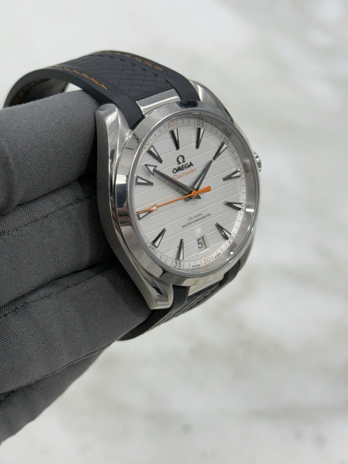 2021 Omega Seamaster Aqua Terra Automatic Rubber Watch 220.12.41.21.02.002 - B/P