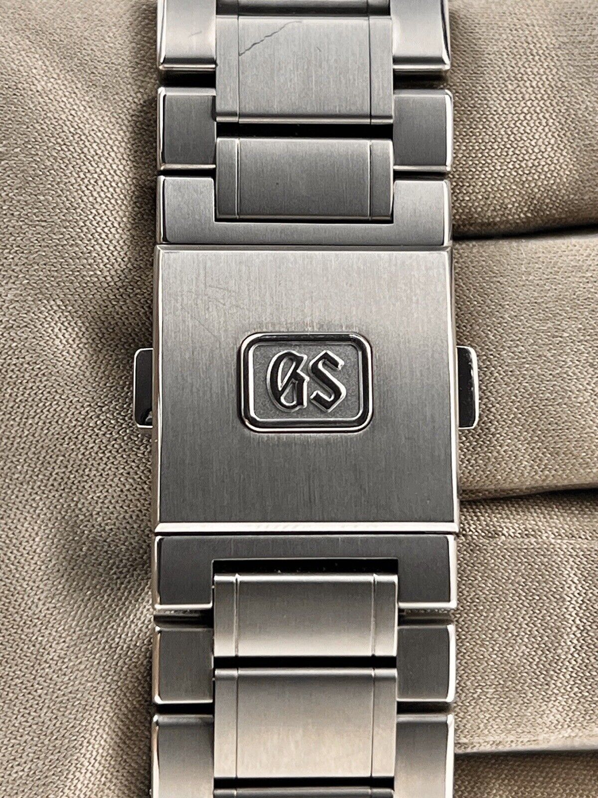 2022 Grand Seiko Evolution 9 Collection GMT Automatic Mens Watch SBGE283 41mm