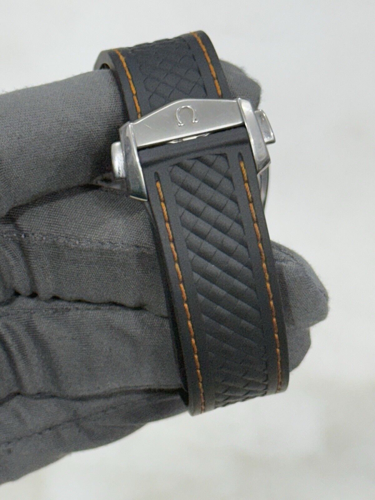 2021 Omega Seamaster Aqua Terra Automatic Rubber Strap Watch 220.12.41.21.02.002