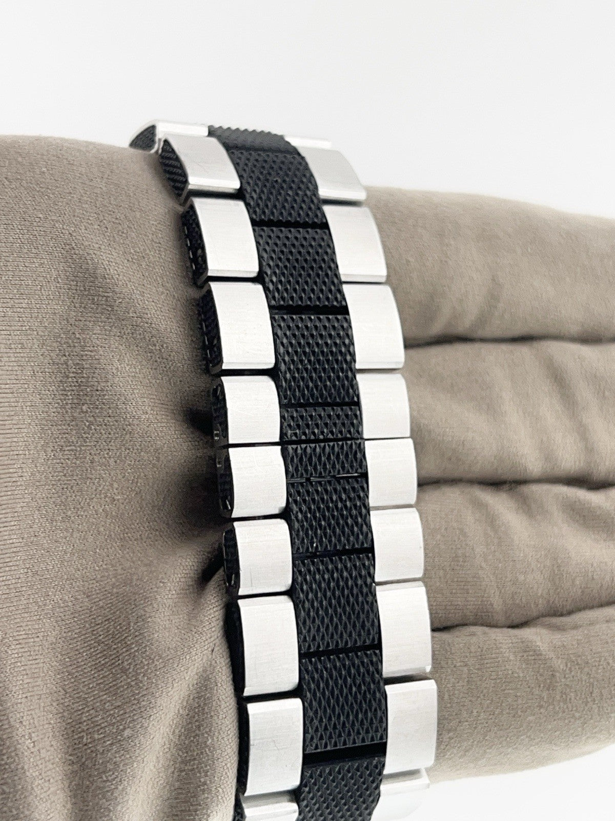 Zenith Defy Extreme Titanium Silver Dial 43mm Automatic Men's Watch 96.0515.685