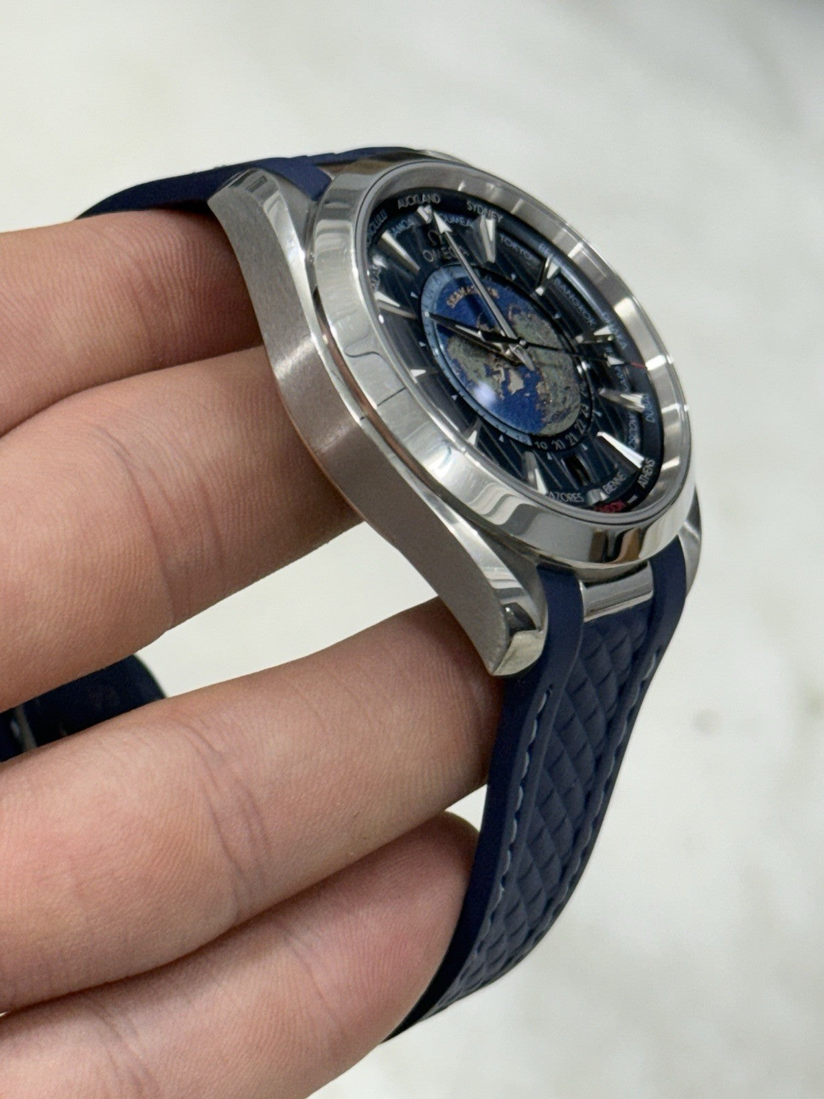 2021 Omega Seamaster GMT Aqua Terra Worldtimer Blue Dial 220.12.43.22.03.001