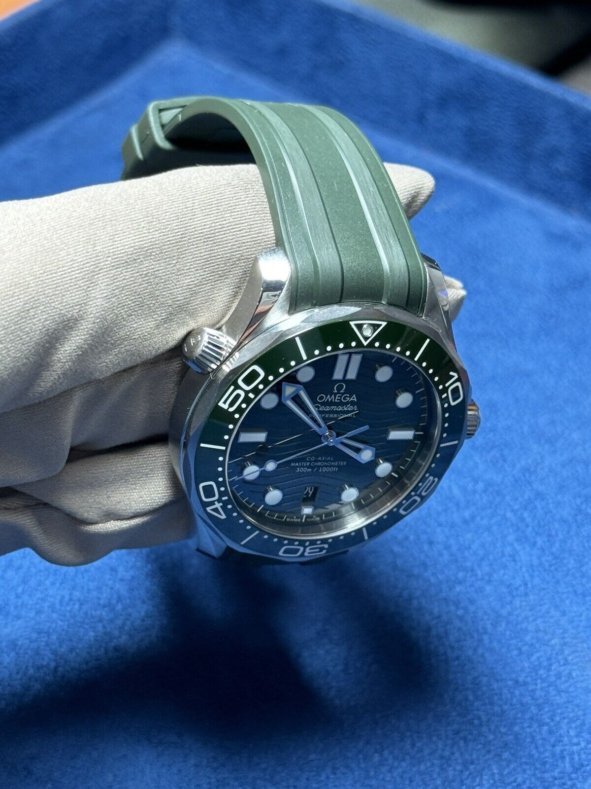 2022 Omega 210.32.42.20.10.001 Seamaster Diver 300m Green Dial Automatic B&P