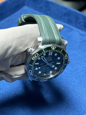 2022 Omega 210.32.42.20.10.001 Seamaster Diver 300m Green Dial Automatic B&P
