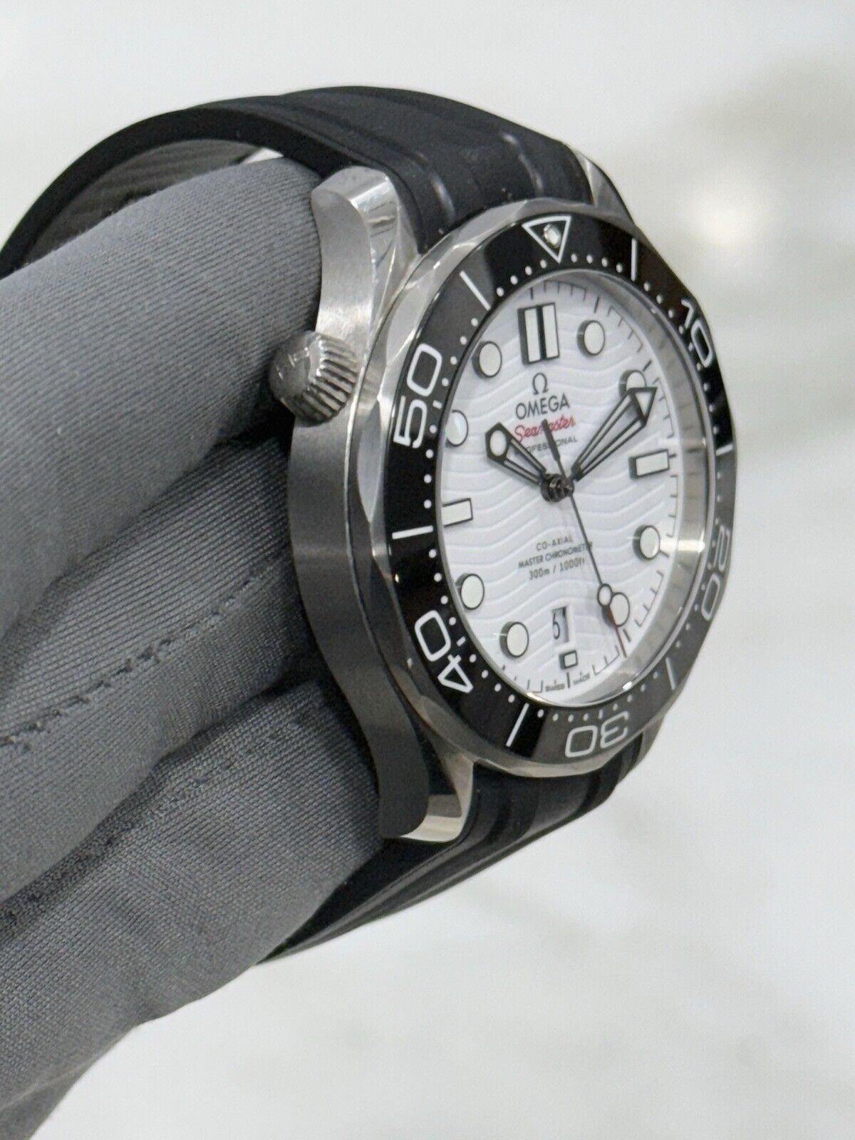 2021 Omega Seamaster Diver Steel White Dial Auto 42mm Watch 210.32.42.20.04.001