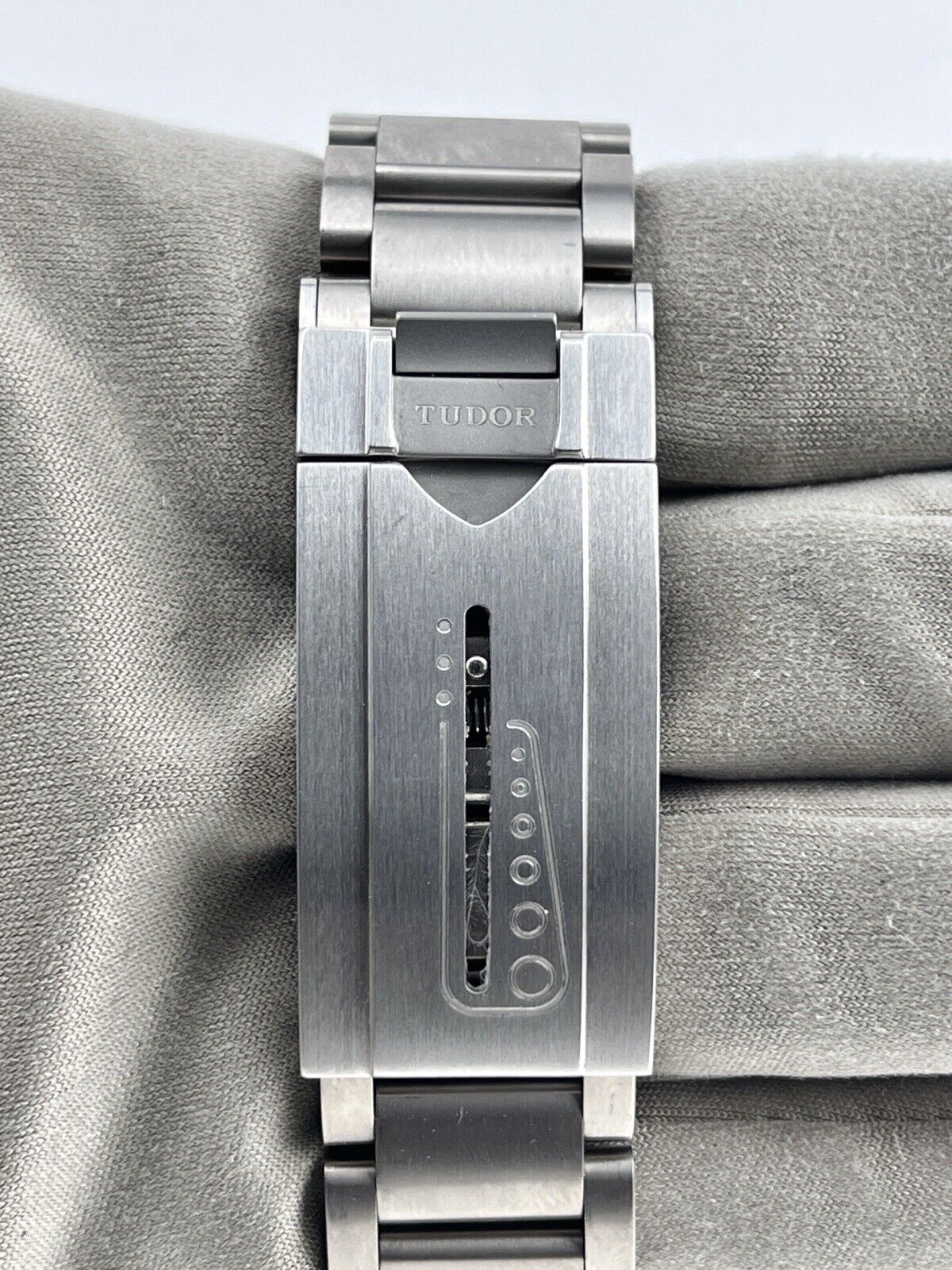 2015 Tudor Pelagos Blue Dial Titanium Case & Bracelet Automatic 42MM 25600TB B/P