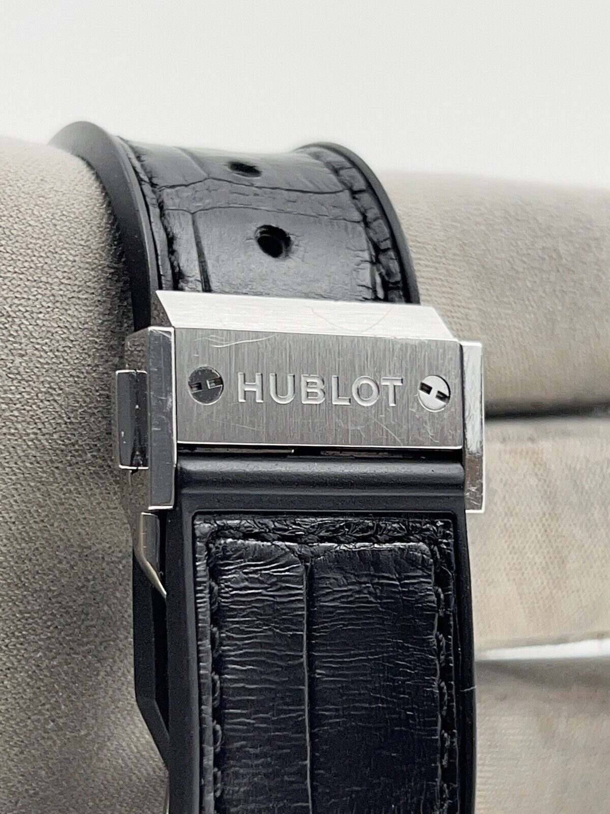 2017 Hublot Classic Fusion Titanium 42mm Automatic Men’s Watch 542.NX.2611.LR