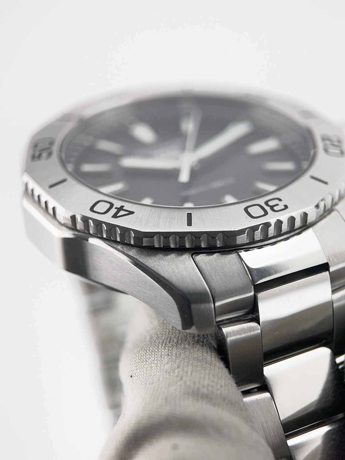 Tag Heuer Stainless Steel Black Wave Dial 40mm Quartz Men's Watch WBP1110
