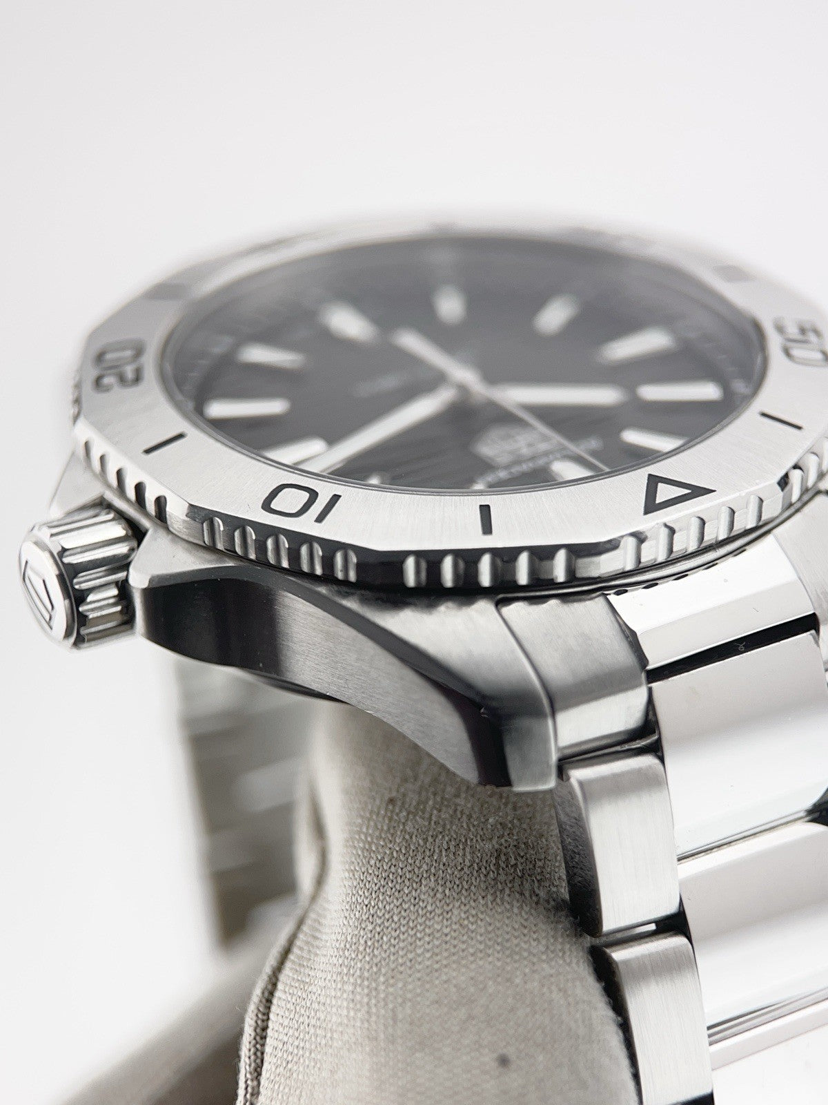 Tag Heuer Stainless Steel Black Wave Dial 40mm Quartz Men's Watch WBP1110