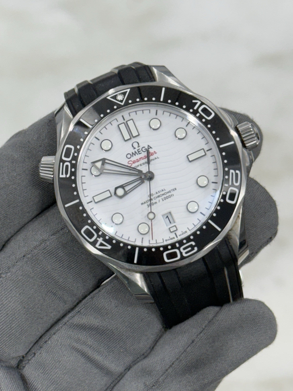 2021 Omega Seamaster Diver Steel White Dial 42mm Men's Watch 210.32.42.20.04.001