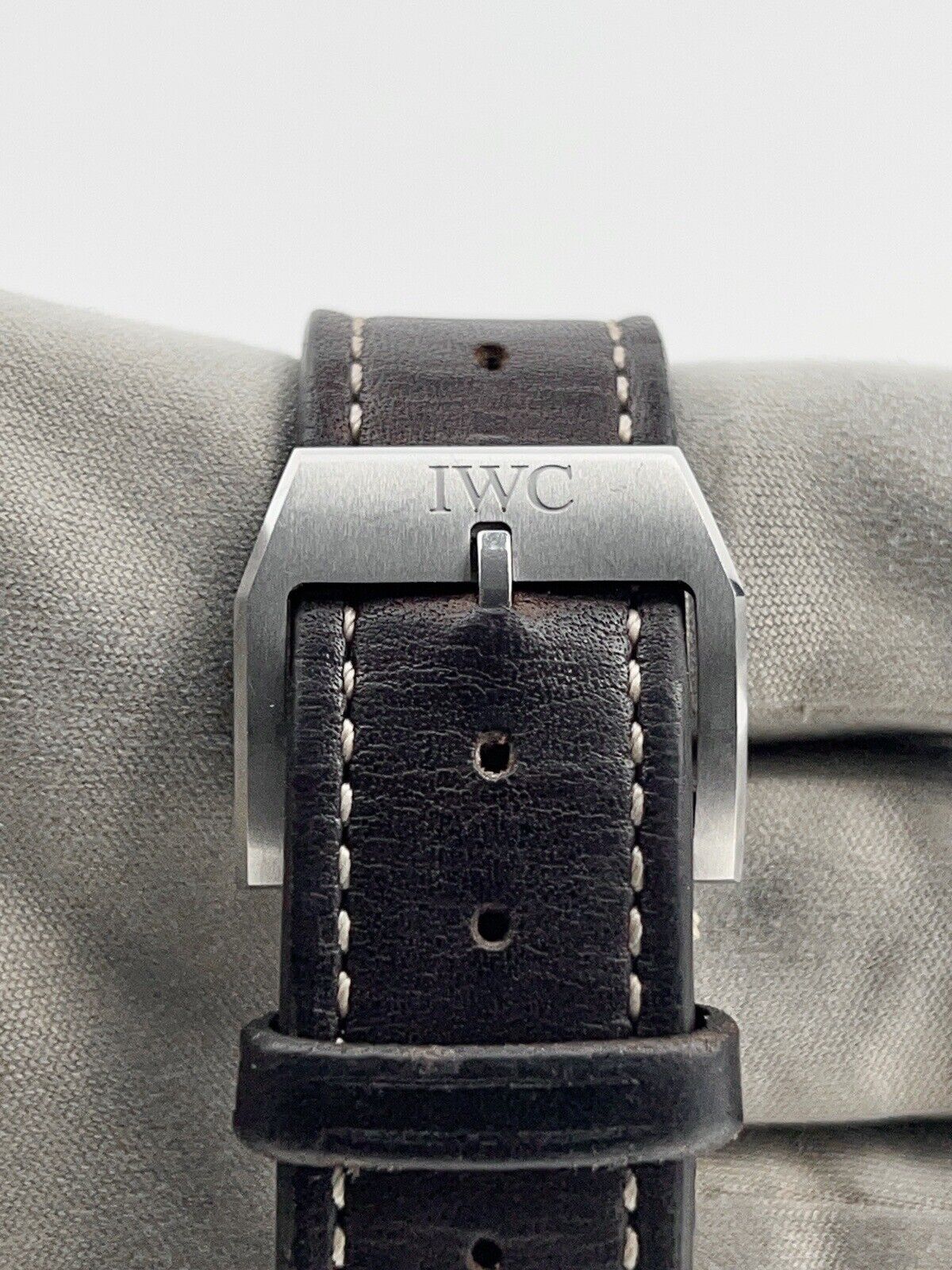 2021 IWC Pilot's Men's Black Dial Stainless Steel Leather Watch IW387903 - B/P