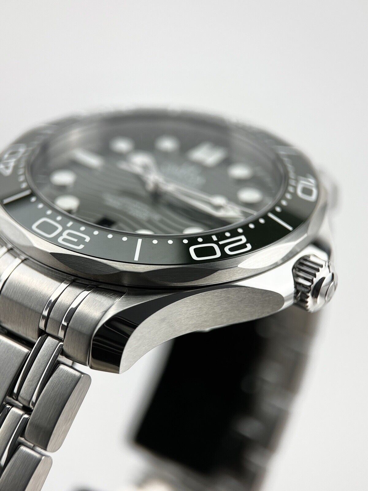 2022 GREEN Omega Seamaster Professional 300m GREEN DIAL 42mm - Box/Papers