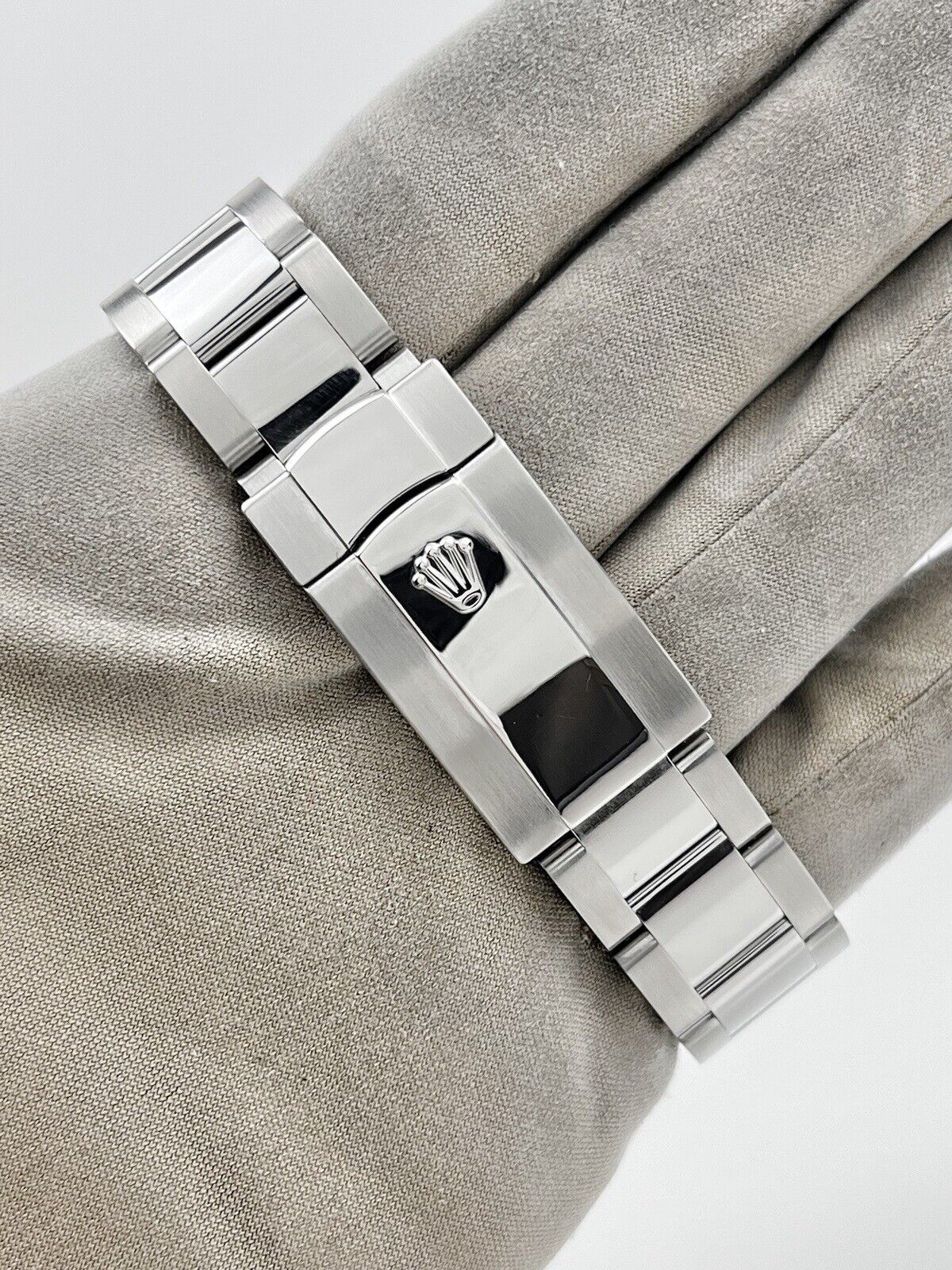 2021 Rolex Datjust 41 Automatic White Dial Men’s Watch Ref-126300 Box And Papers