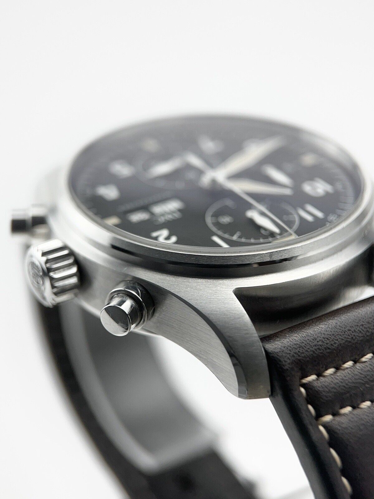 2021 IWC Pilot's Men's Black Dial Stainless Steel Leather Watch IW387903 - B/P